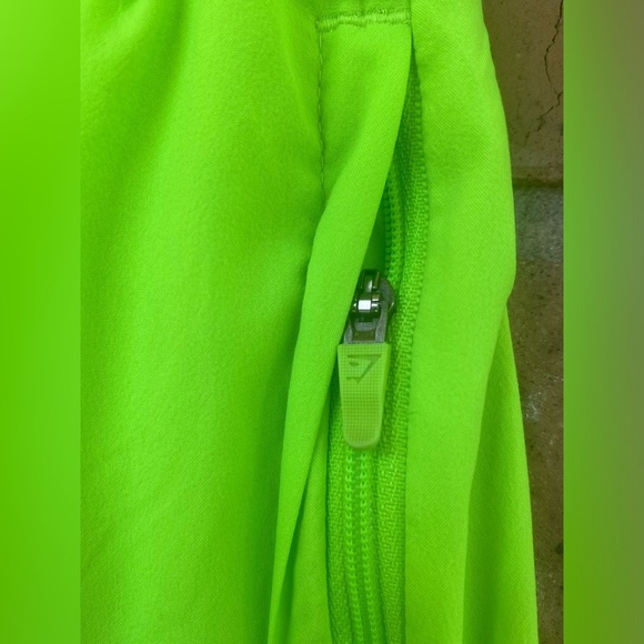 Gymshark Lightweight Neon Green Shorts 7” with zippered pockets, Size Medium - Picture 4 of 10